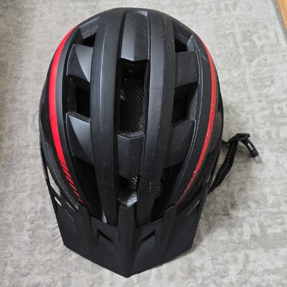 Black and Red Aerodynamic Cycling Helmet with Ventilation - Picture 2 of 9